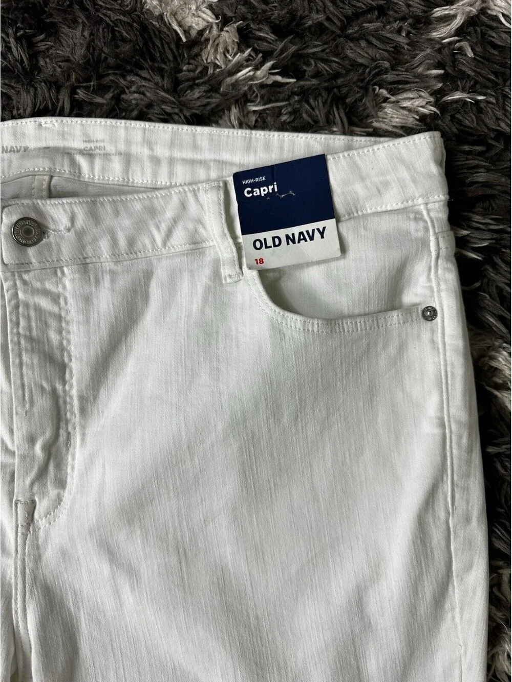 NWT Old Navy Women Size 18 White High Rise Capri Secret Smooth Pockets Denim